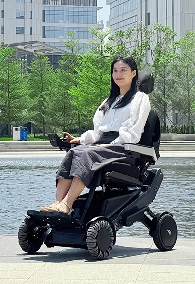 Poylin PX12 Merdiven inen Çıkabilen Akülü Tekerlekli Sandalye görsel 3